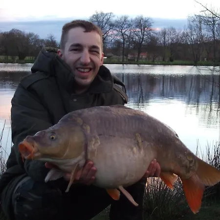 De L'etang - Parc Des Volcans D'auvergne Chalet *