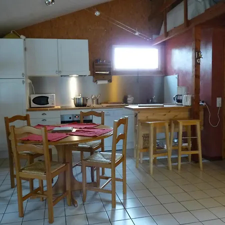 De L'etang - Parc Des Volcans D'auvergne Chalet *